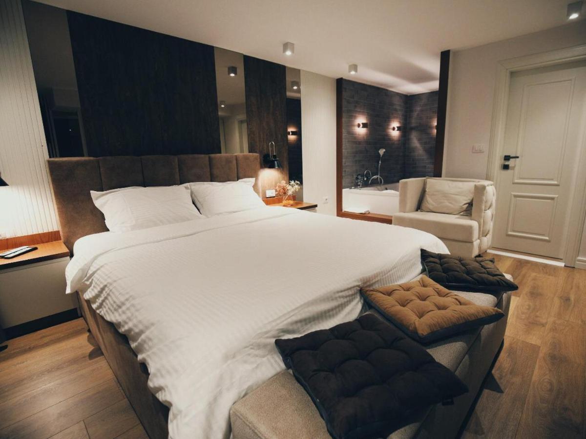 Hotel Romeo Korce Ngoại thất bức ảnh