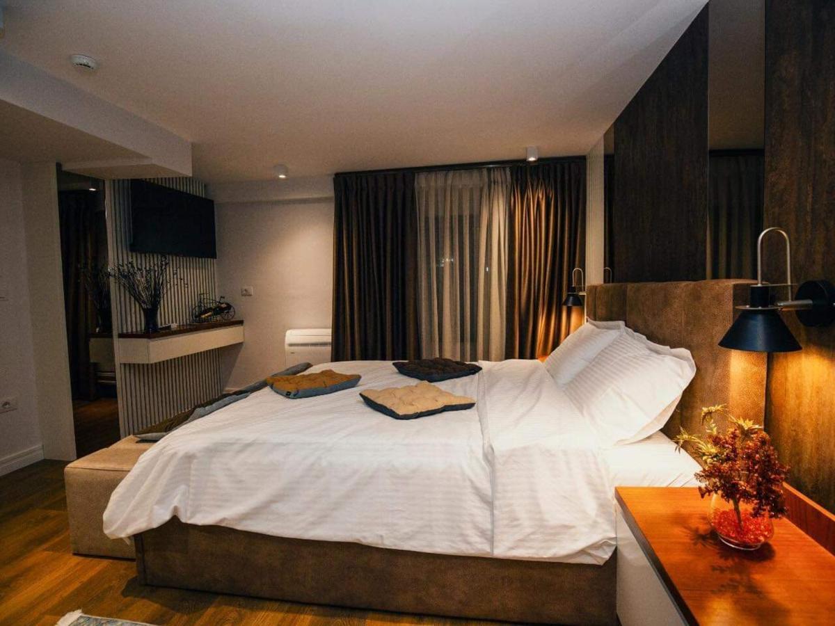 Hotel Romeo Korce Ngoại thất bức ảnh