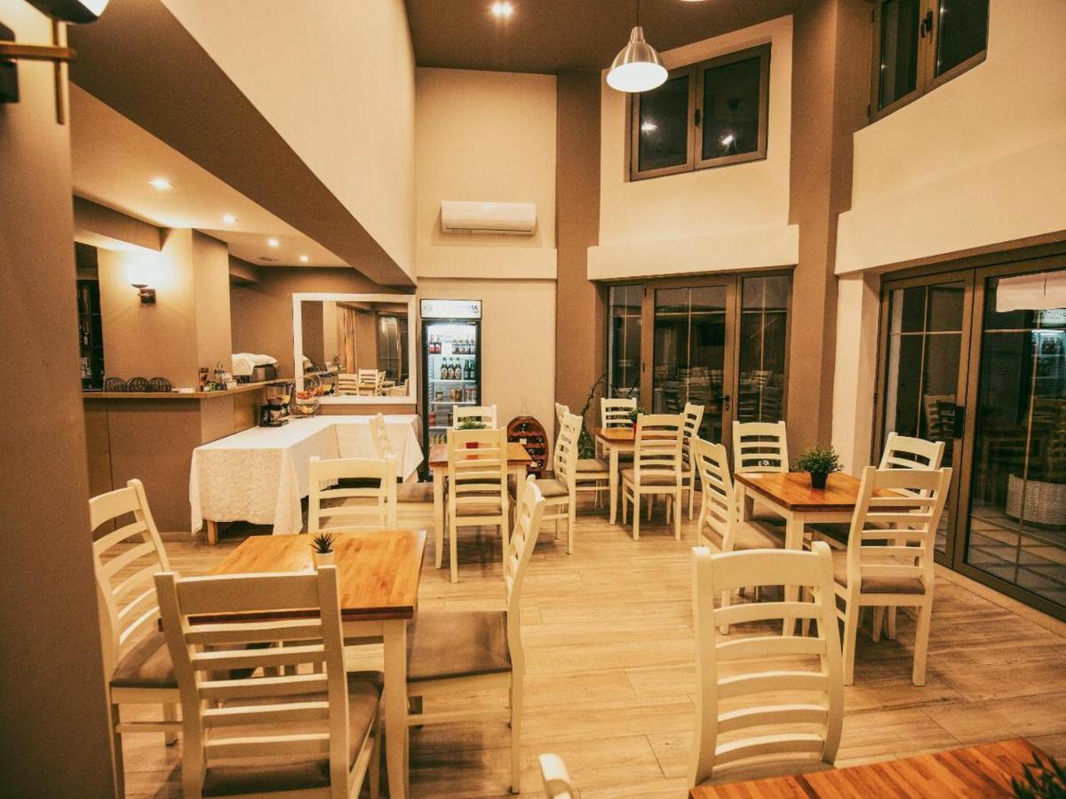 Hotel Romeo Korce Ngoại thất bức ảnh