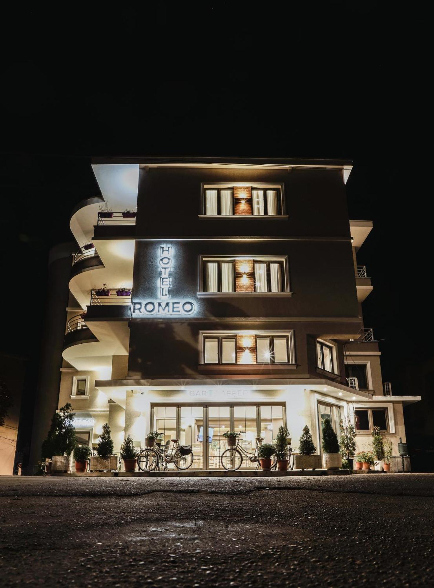 Hotel Romeo Korce Ngoại thất bức ảnh